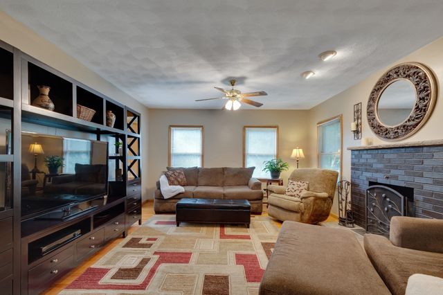 8 Otter Pond Road, Lynnfield, MA 01940