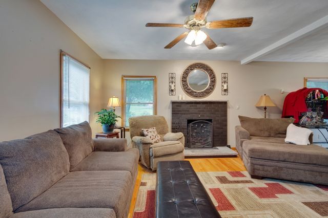 8 Otter Pond Road, Lynnfield, MA 01940