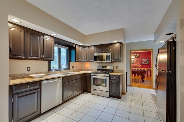 8 Otter Pond Road, Lynnfield, MA 01940