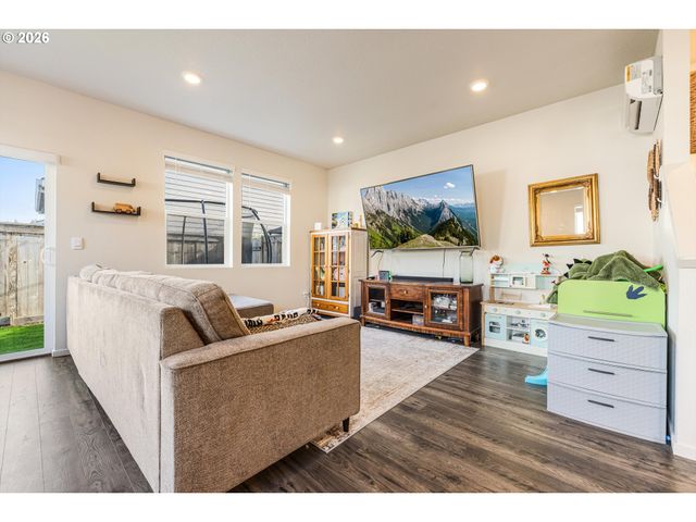 7049 Ne 4TH Ct, Vancouver, WA 98665