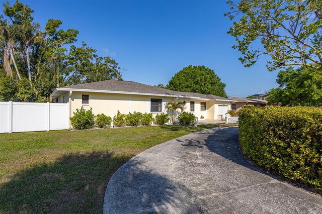 2700 49TH STREET N, St Petersburg, FL 33710