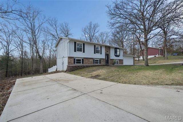 8 Dogwood Lane, Hillsboro, MO 63050