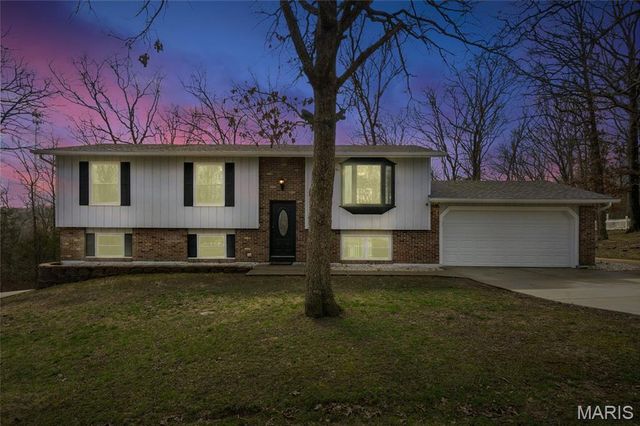 8 Dogwood Lane, Hillsboro, MO 63050