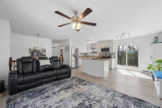 8 Dogwood Lane, Hillsboro, MO 63050