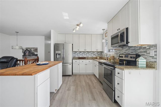 8 Dogwood Lane, Hillsboro, MO 63050