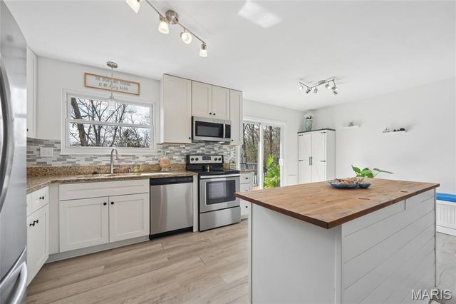 8 Dogwood Lane, Hillsboro, MO 63050