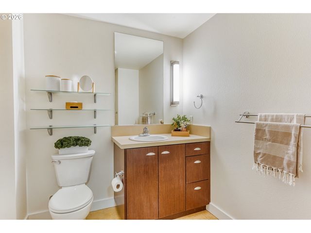 3970 N INTERSTATE Ave 307, Portland, OR 97227