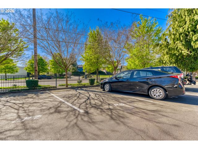 3970 N INTERSTATE Ave 307, Portland, OR 97227