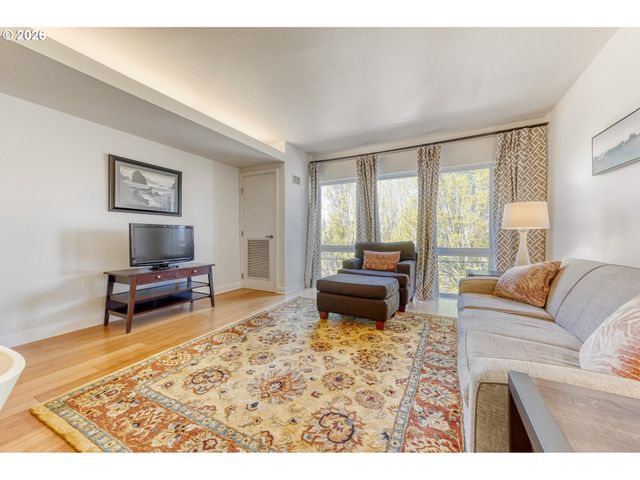 3970 N INTERSTATE Ave 307, Portland, OR 97227