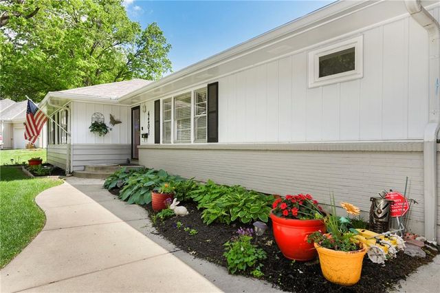 4201 W 98th Terrace, Overland Park, KS 66207