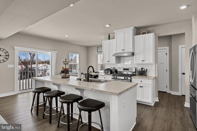 268 CORNWALL DR, Swedesboro, NJ 08085