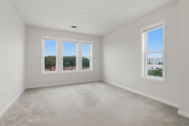 110 Trotter Rd 2401, Weymouth, MA 02190