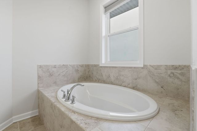 110 Trotter Rd 2401, Weymouth, MA 02190