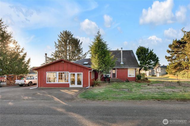 1106 46th Place, Seaview, WA 98644