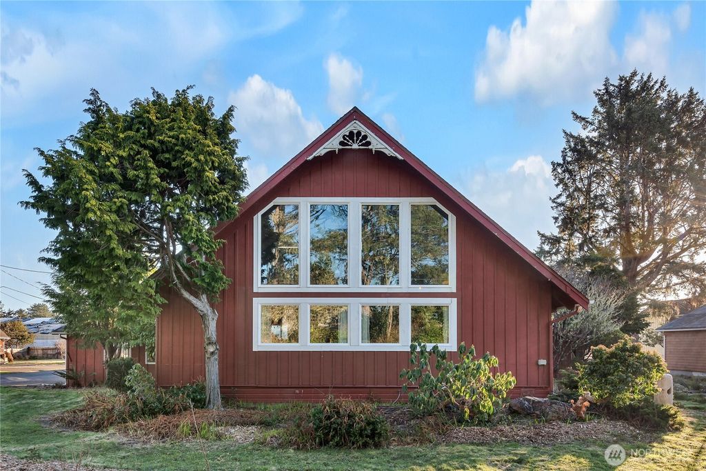 1106 46th Place, Seaview, WA 98644