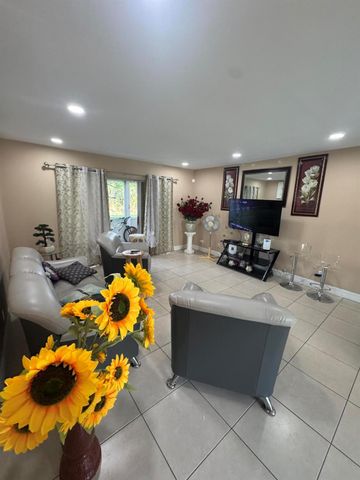 725 Lori Drive 107, Palm Springs, FL 33461