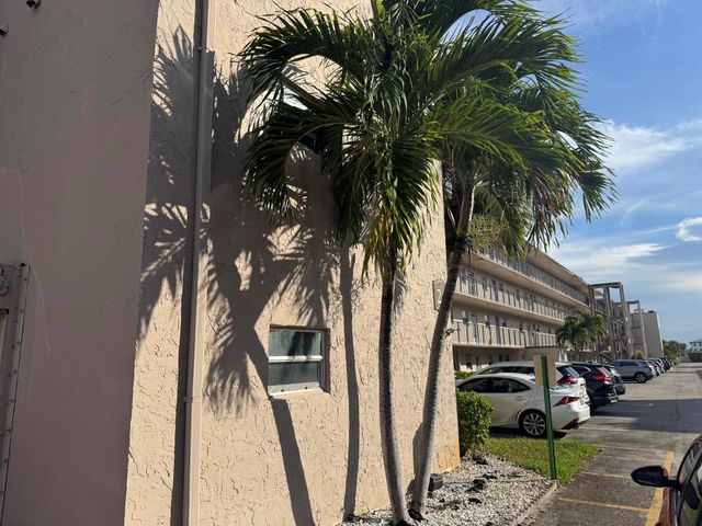 725 Lori Drive 107, Palm Springs, FL 33461