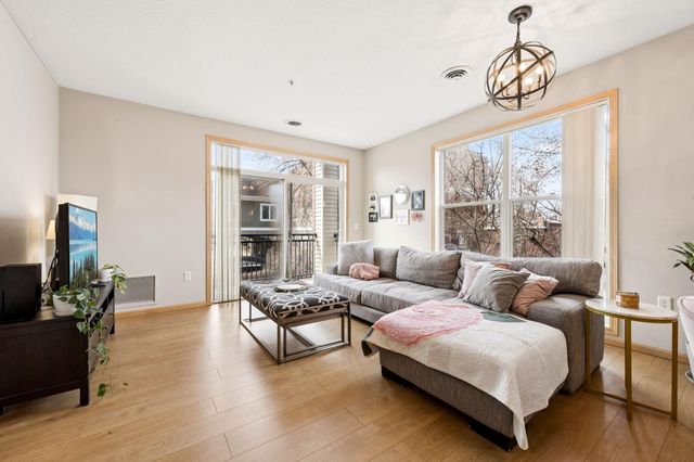 301 Oak Grove Street 314, Minneapolis, MN 55403