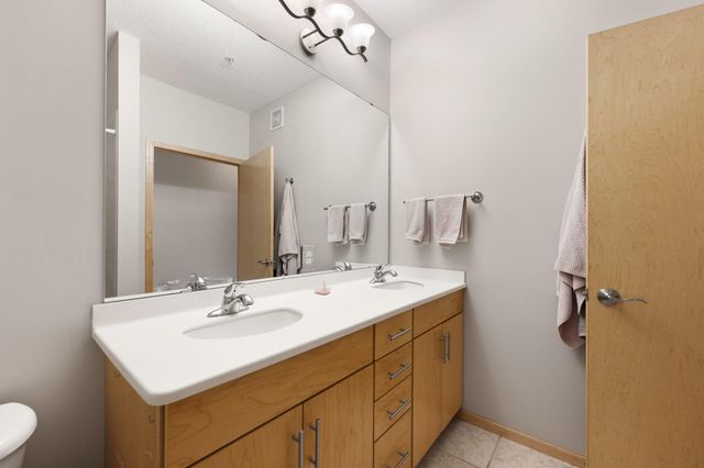 301 Oak Grove Street 314, Minneapolis, MN 55403