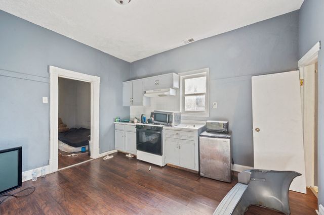 8420 S Burley Avenue, Chicago, IL 60617