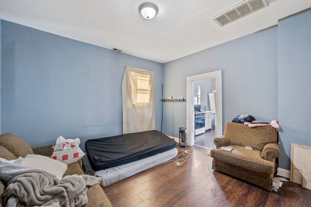 8420 S Burley Avenue, Chicago, IL 60617