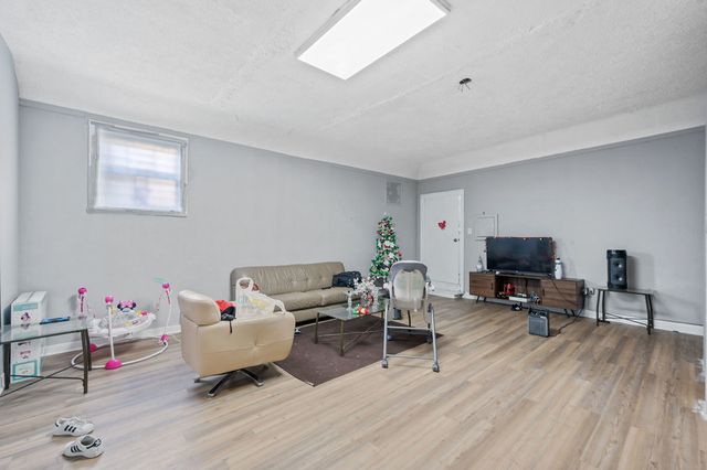 8420 S Burley Avenue, Chicago, IL 60617