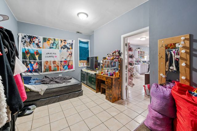 8420 S Burley Avenue, Chicago, IL 60617