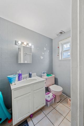 8420 S Burley Avenue, Chicago, IL 60617