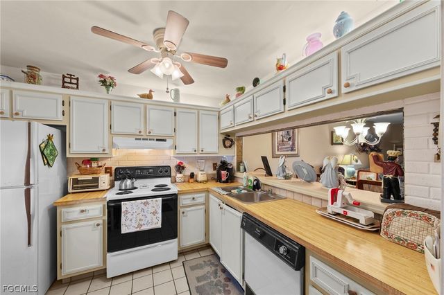 9305 Lake Park DR 102, Fort Myers, FL 33919