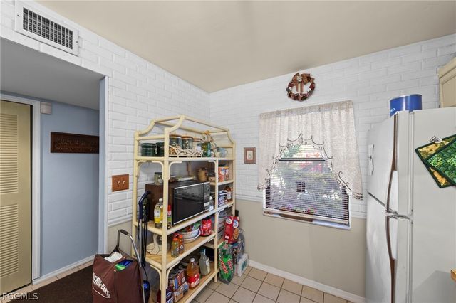 9305 Lake Park DR 102, Fort Myers, FL 33919