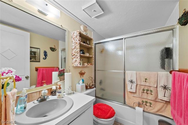 9305 Lake Park DR 102, Fort Myers, FL 33919