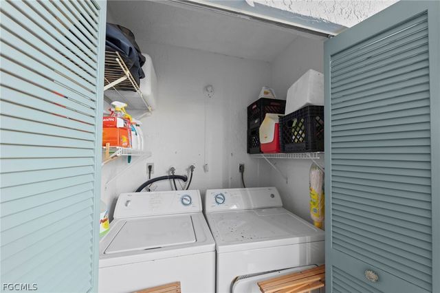 9305 Lake Park DR 102, Fort Myers, FL 33919