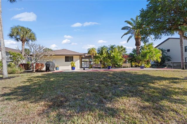 9305 Lake Park DR 102, Fort Myers, FL 33919