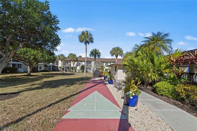 9305 Lake Park DR 102, Fort Myers, FL 33919