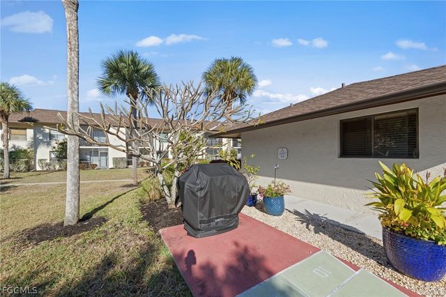 9305 Lake Park DR 102, Fort Myers, FL 33919