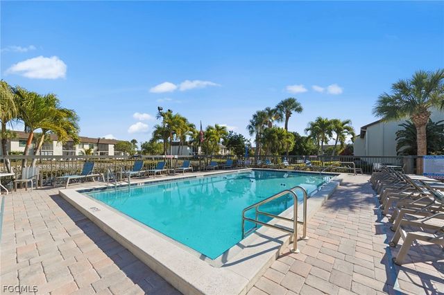 9305 Lake Park DR 102, Fort Myers, FL 33919