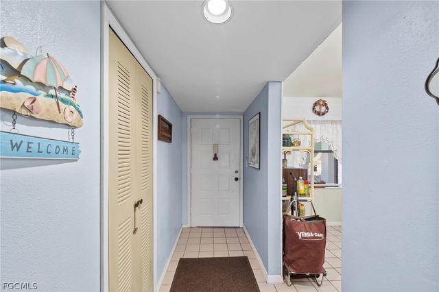 9305 Lake Park DR 102, Fort Myers, FL 33919