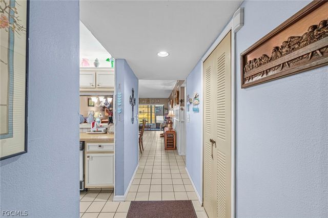 9305 Lake Park DR 102, Fort Myers, FL 33919