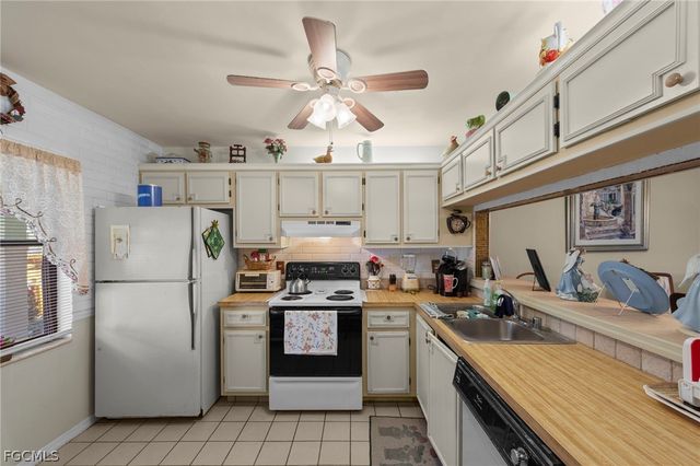 9305 Lake Park DR 102, Fort Myers, FL 33919