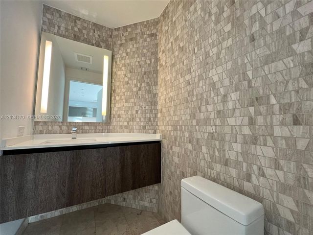 68 SE 6th Street 3308, Miami, FL 33131