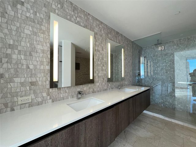 68 SE 6th Street 3308, Miami, FL 33131