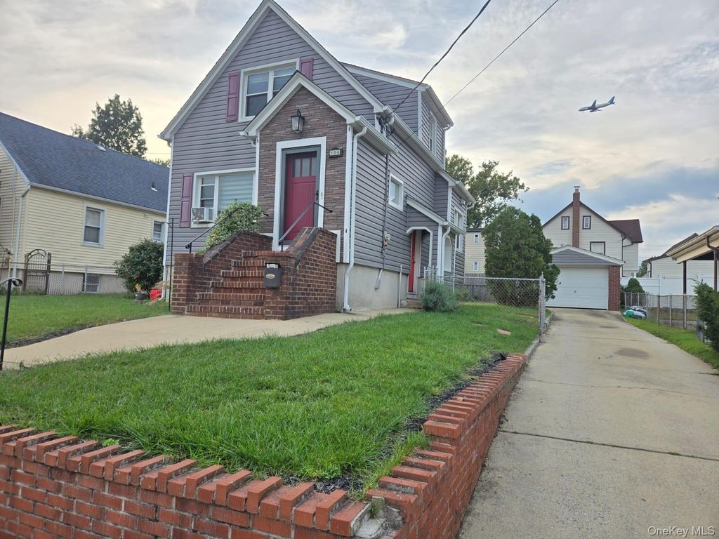 104 ORMONDE Boulevard HOUSE RENTAL, Valley Stream, NY 11580