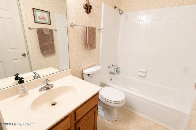 14000 Old Station Rd, Louisville, KY 40245