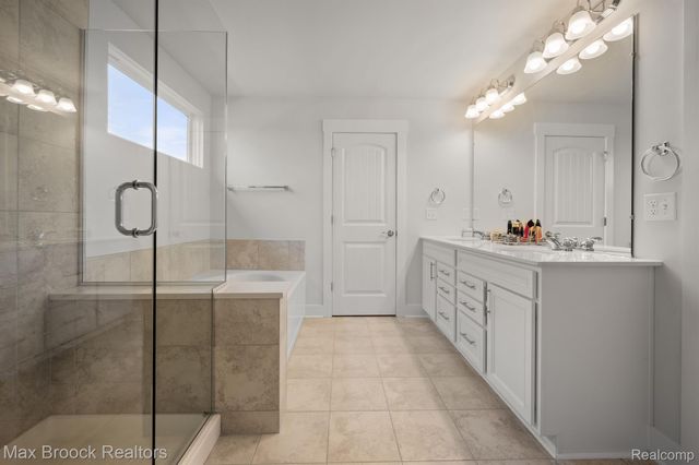 2610 IRONTON Drive, Commerce Charter Township, MI 48382