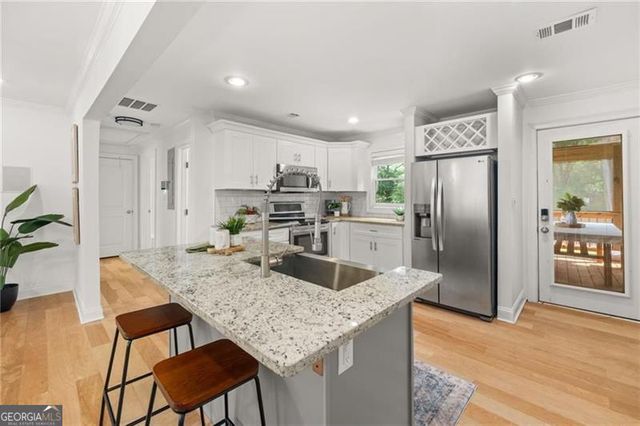 1895 FLAT SHOALS Road, Atlanta, GA 30316