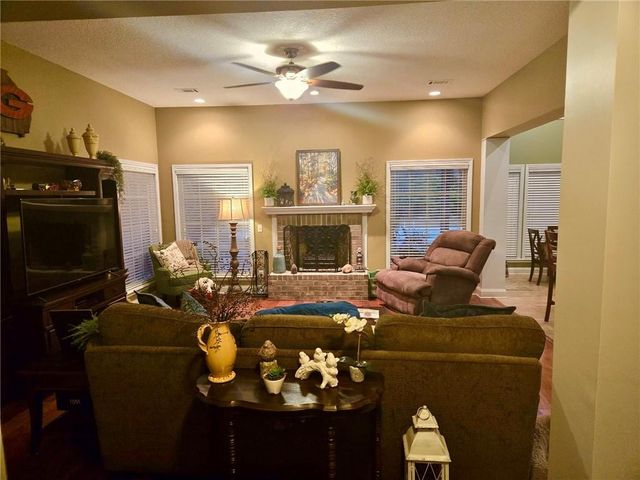 104 Yeomans Way, Jesup, GA 31545
