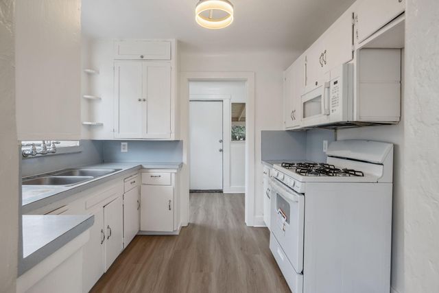 125 N Hicks Street B, Visalia, CA 93291