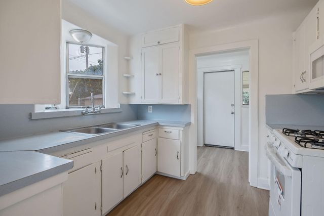 125 N Hicks Street B, Visalia, CA 93291