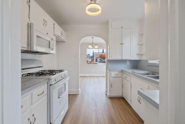 125 N Hicks Street B, Visalia, CA 93291