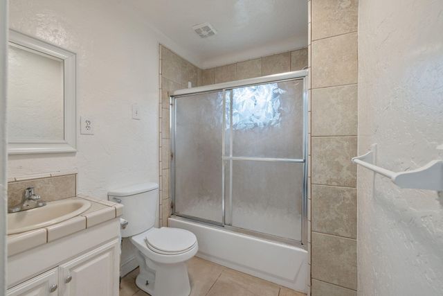 125 N Hicks Street B, Visalia, CA 93291